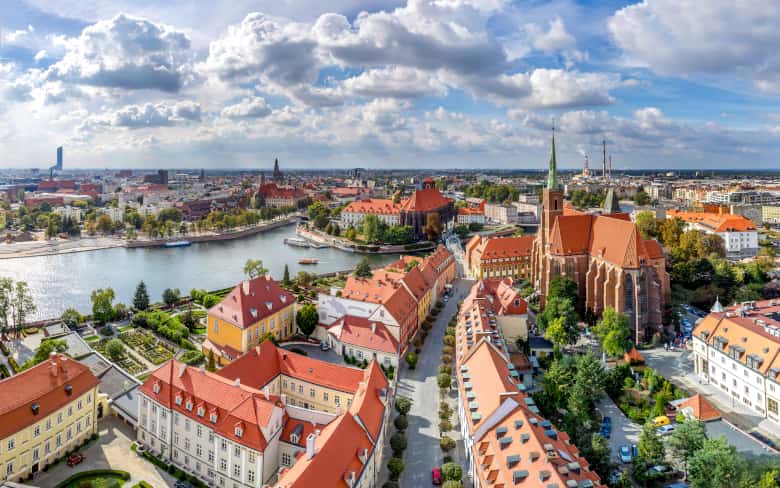 Co zapewnia ubezpieczenie turystyczne w Polsce?